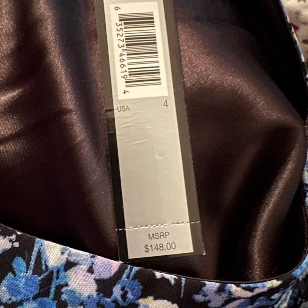 Brand: Tahari, new dress, size 4, floral with zipper at back. - Picture 14 of 15